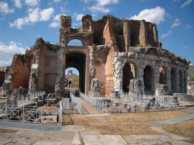 Główne wejście do amfiteatru #Campania #Neapol #Włochy