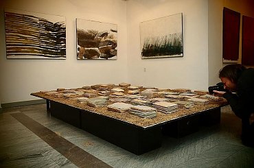 Wernisaż wystawy Wiesława Szumińskiego "Kadisz dla...", galeria Chłodna 20, Suwałki 06.XII.2013 #GaleriaChłodna20 #KadiszDla #Suwałki #SzumińskiWiesław #wernisaż #wystawa