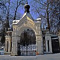 Brama cmentarza przy ulicy Lipowej.