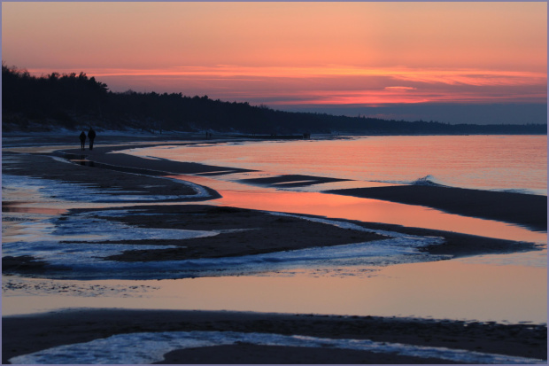 Zachód słońca nad morzem #Kołobrzeg #plaża #zima #ZachódSłońca