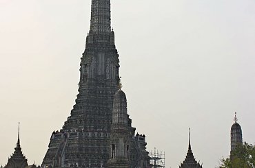 Rejs po rzece Chao Phraya w Bangkoku - widok na Wat Arunratchawararam Ratchaworamahawihan #azja #podróże #tajlandia #ChaoPhraya