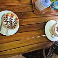 Pięknie ozdobiona kawa w kawiarni nad jeziorem Phayao #tajlandia #kawa #phayao