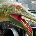 Z wystawy dinozaurów w Galerii Krakowskiej...nie obeszło się bez ataku dinozaurów na samochody...