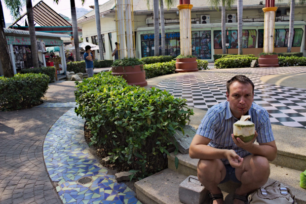 Kokosowy drink obok hipermarketu BigC w Pattaya #azja #pattaya #tajlandia #kokos
