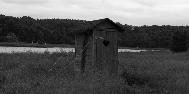 WC nad Odrą.. przyczepione liną.. na wypadek powodzi :))))))))))