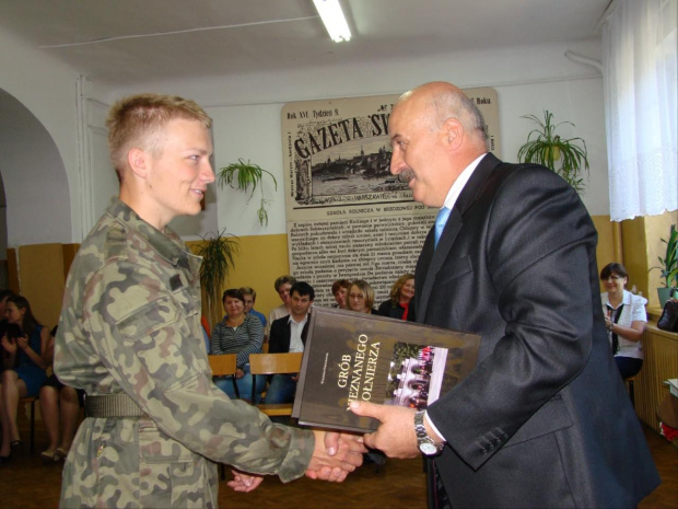 Uroczyste zakończenie roku szkolnego stało się okazją do wręczenia świadectw oraz nagród dla najbardziej zasłużonych uczniów. A teraz wakacje............ do miłego :-) #Sobieszyn #Brzozowa