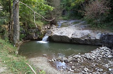 Kaskada i banior na potoku Biała Woda #góry #pieniny #homole #wysoka #BiałaWoda