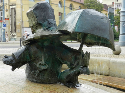 Krasnale wodne - PARASOLNIK - fontanna przed Teatrem Lalek, pl. Teatralny 4