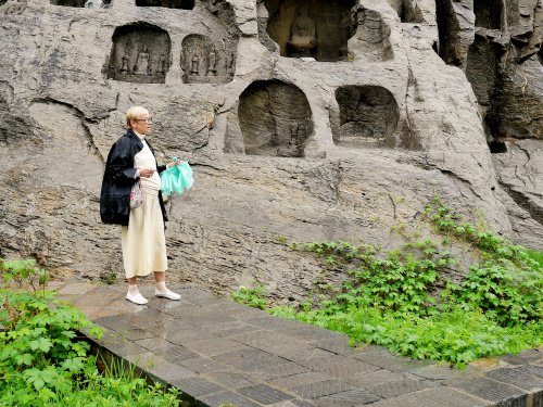 Groty Longmen z tysiącami posągów Buddy #Chiny