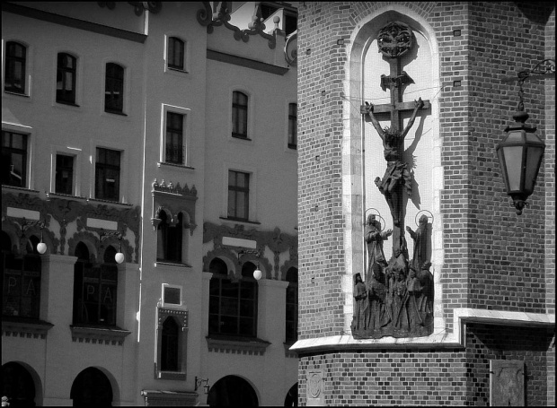 W Krakowie...na zewnątrz Kościoła Mariackiego...
