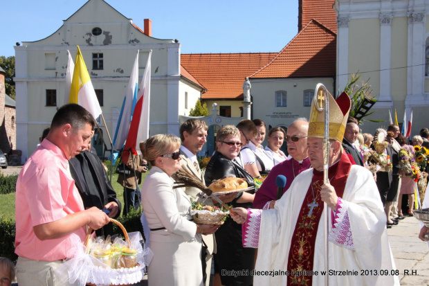 Dożynki diecezjalne i gminne w Strzelnie 2013