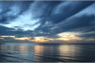 Zachód słońca nad morzem #Kołobrzeg #plaża #ZachódSłońca