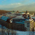 Karpacz - Hotel Gołębiewski położony jest 3 km od miasta Karpacz i 1,5 km od Świątyni Wang. Zimą hotel zapewnia bezpłatny transfer do obszaru narciarskiego Śnieżka, oddalonego o zaledwie 1,5 km.