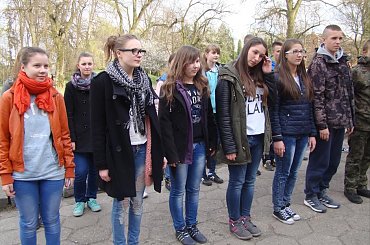 Gimnazjum na manewrach u nas zagościło
Trzydziestu "dzieciaków" fajnie się bawiło #Sobieszyn