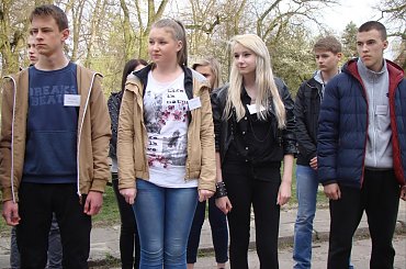 Gimnazjum na manewrach u nas zagościło
Trzydziestu "dzieciaków" fajnie się bawiło #Sobieszyn