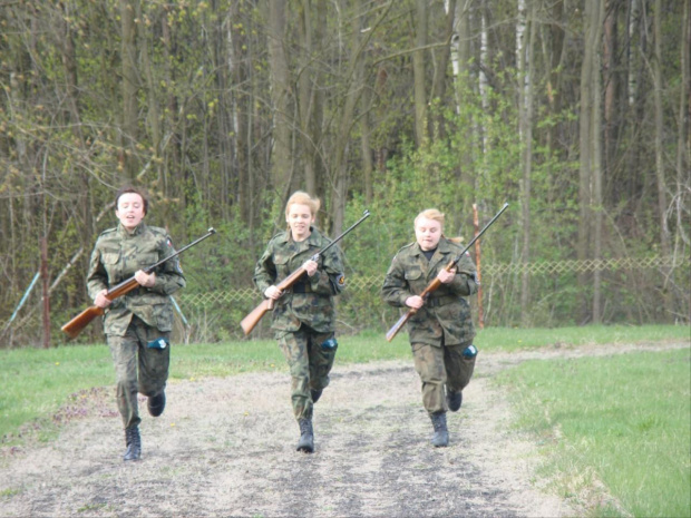 Gimnazjum na manewrach u nas zagościło
Trzydziestu "dzieciaków" fajnie się bawiło #Sobieszyn