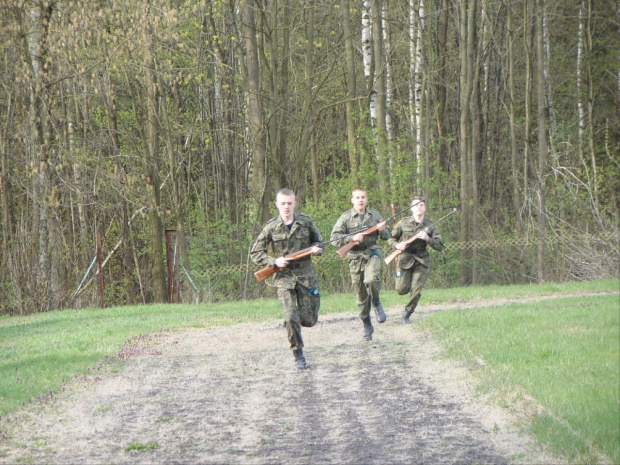 Gimnazjum na manewrach u nas zagościło
Trzydziestu "dzieciaków" fajnie się bawiło #Sobieszyn