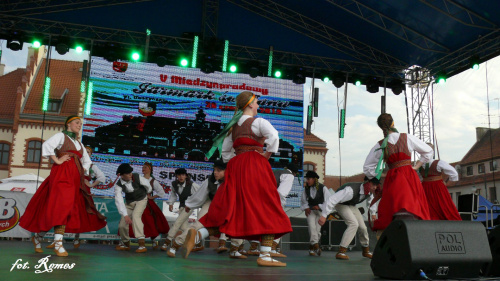 V Międzynarodowy Jarmark św. Jana - 2015- gościł zespoły folklorystyczne z Indii, Łotwy i Słowacji. Lokalni artyści to, Piska Orkiestra Dęta, Zespół Pieśni i Tańca Ziemia Piska, Zespół MY PISZANIE #Pisz