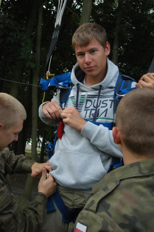 Zdjęcia ze szkolenia spadochronowego w Radawcu udostępnił Romuald Witamborski #Sobieszyn #Brzozowa