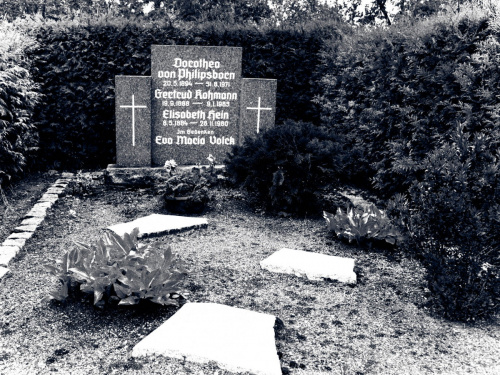 Cmentarz w Białej Wodzie (Weißwasser), grób autorki pomnika WIELANDA ze Świdnicy